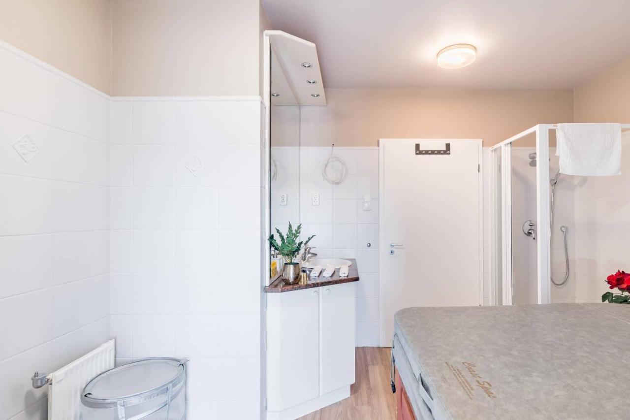 Sunny And Central Penthouse With Private Garage Budapest Eksteriør bilde