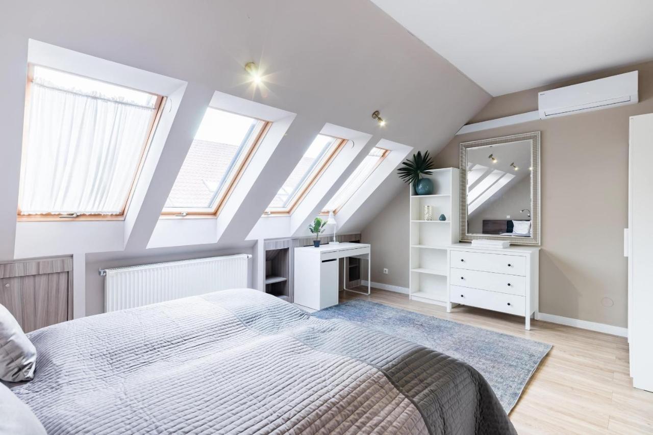 Sunny And Central Penthouse With Private Garage Budapest Eksteriør bilde